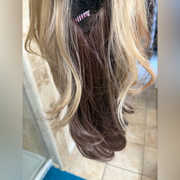 Chelsey smith cosmetics Meghan amber glow wig - Picture 15 of 16